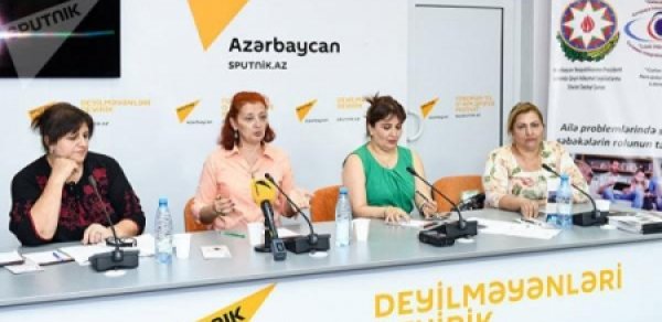 Sosial şəbəkələrdən istifadə edən gənclər maarifləndirilməlidir