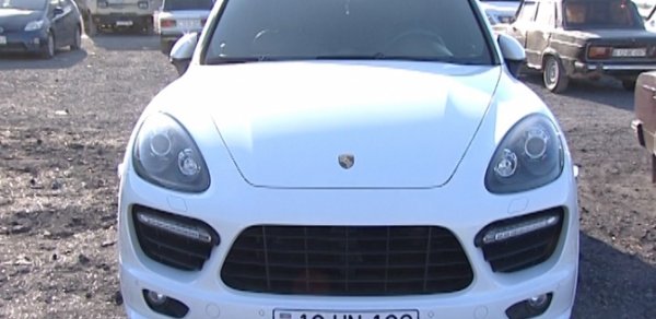 Bakıda "Porsche" və “Niva” ilə “avtoş”luq edənlər tutuldu – VİDEO