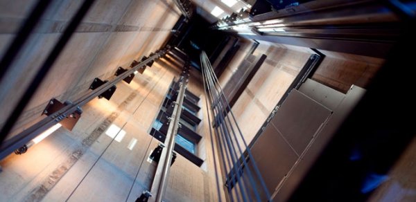 Bakıda lift faciəsində qadının ölməsinə görə cinayət işi açıldı - Həbs edilən var