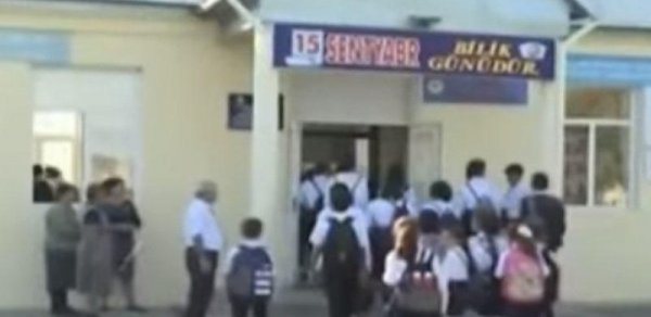 “Uşaqları itirməkdən qorxuram” - Düşmən gülləsi altında 40 ildir dərs deyən müəllim