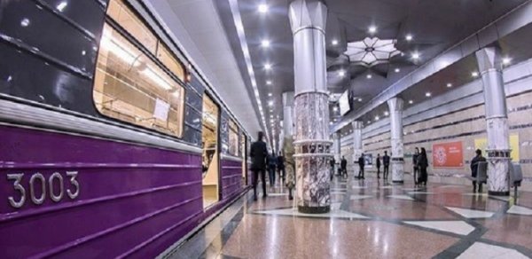 Bakı metrosunda vahimə: iki qatar üz-üzə gəldi - VİDEO