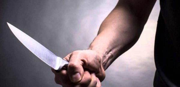Bakıda qardaş qardaşını toyuq üstündə öldürdü - Anasının gözləri qarşısında