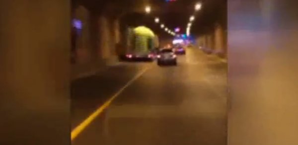 Bakıda yük maşını yolda belə təhlükə saçdı - FOTO