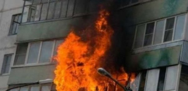 Bakıda hündürmərtəbəli binada yanğın - Sakinlər təxliyə edildi