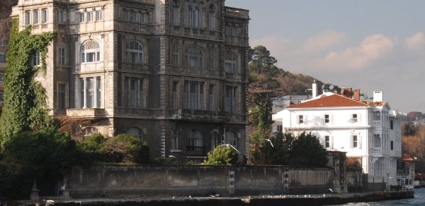 Azərbaycanlı zənginlər Bosfor sahillərində tarixi villalar alır