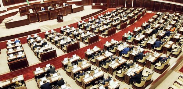 “Məmurlar öz işini yerinə yetirə bilmir” - Deputatlar şəhid ailələrinə dəstək oldular