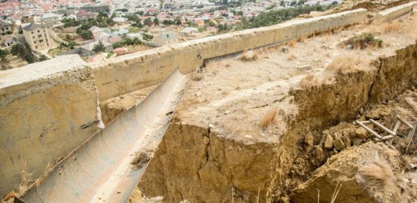 Badamdarda son vəziyyət: yeni çatlar əmələ gəlib