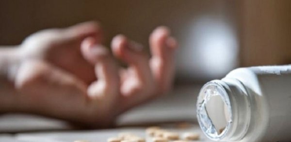 18 yaşlı qız dərmandan zəhərləndi