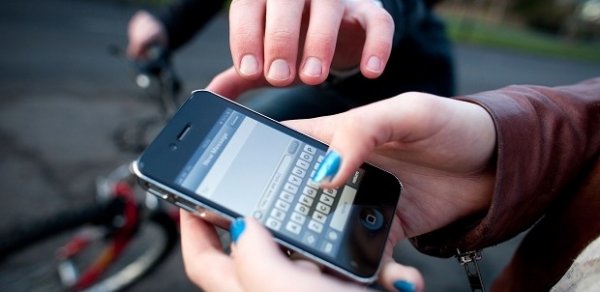 Bakıda avtobusda biabırçılıq: Qıza yer verən oğlanın telefonunu belə oğurladılar