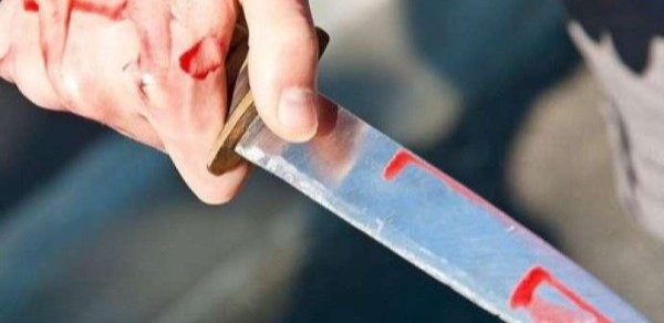 57 yaşlı kişi özünü bıçaqladı