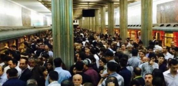 Bakı metrosunda problem - Sıxlıq yarandı