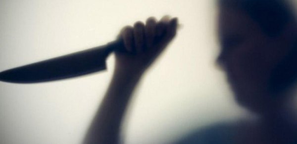 Azərbaycanda keçmiş polisi namaz qılarkən arvadı bıçaqladı? - ŞOK İDDİA