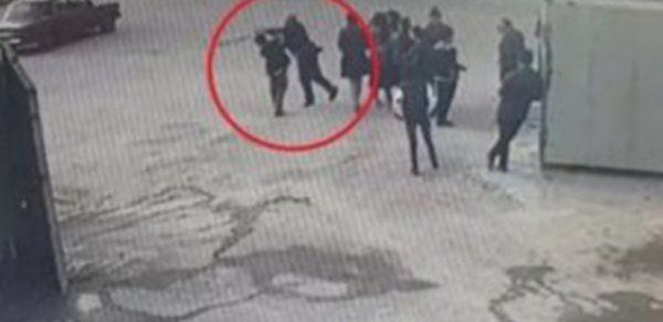 Bakıda şagirdi döyən direktor müavini işdən çıxarıldı - Video