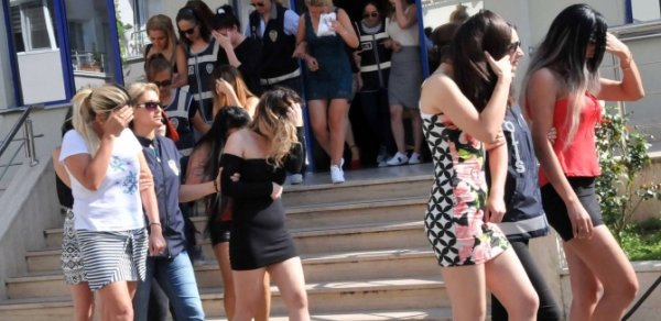 Bakıda masaj salonu adı ilə fahişəxana təşkil edən qadın saxlanıldı