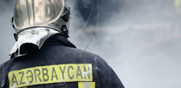 Bakıda yaşayış binasında yanğın: sakinlər təxliyə edildilər