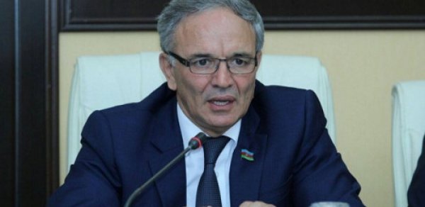 “Bir qəzeti 2000 nəfər oxumursa, onda kim üçün çap olunur?” - Əflatun Amaşov