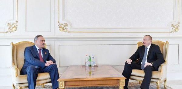 Prezident Sovet İttifaqı Qəhrəmanını qəbul etdi