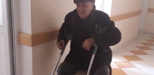 Həkimlərdən narazı qalan 92 yaşlı kişi xəstəxanda DAVA SALDI