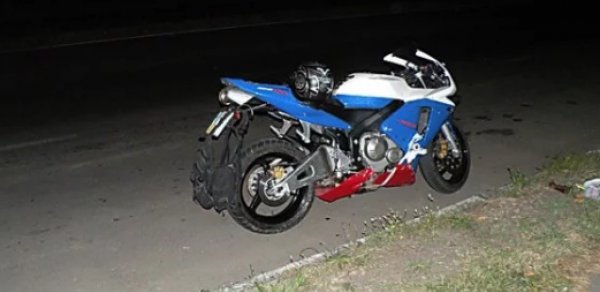 Salyanda motosiklet piyada qadınları vurdu