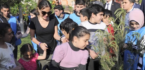 Leyla Əliyeva yeni həyətin açılışını etdi - Fotolar
