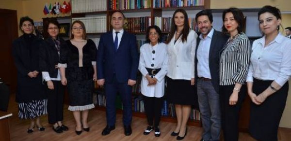 Qənirə Paşayevanın və Türkiyənin tanınmış yazarının kitablarının təqdimatı olub