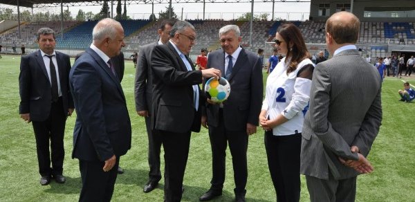 Qənirə Paşayevanın təşəbbüsü ilə "Açıq Əyləncəvi Futbol Məktəbləri” layihəsi keçirildi