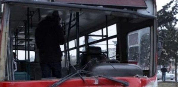 Bakıda sərnişin avtobusu qəzaya uğradı: yaralılar var