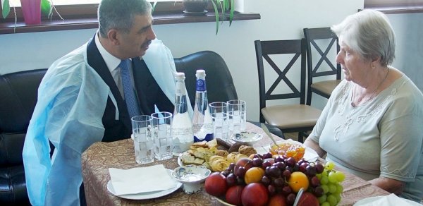 Zakir Həsənov Milli Qəhrəmanın anasını ziyarət etdi – FOTO