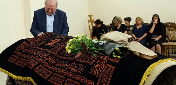 Ayaz Mütəllibov xanımı ilə belə vidalaşdı - Fotolar