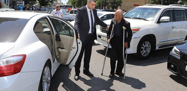 Küçədə qalan 84 yaşlı kişi sığınacağa yerləşdirildi