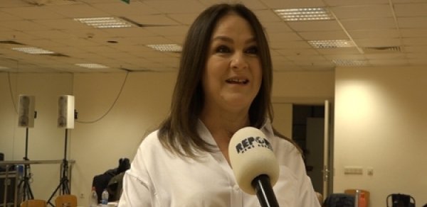AZAL-ın təyyarəsində oğurluq: Tanınmış aktrisanın min dolları oğurlandı