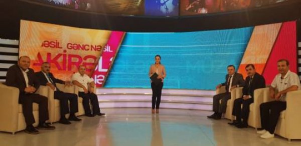 "Nəsillərin debatı"nın növbəti polemikası: Çap, yoxsa onlayn media? + VİDEO