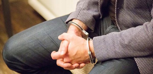 Azərbaycanda qadın ərinin xilası üçün ondan polisə şikayət etdi - Təfərrüat