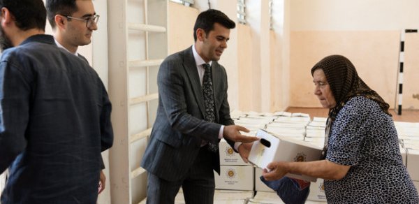 Heydər Əliyev Fondu aztəminatlı ailələrə qurban payları çatdırır - FOTO
