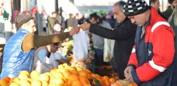 Bazarda halı pisləşən 78 yaşlı kişi öldü