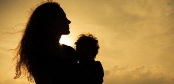Azərbaycanda ana azyaşlı övladı ilə yoxa çıxdı