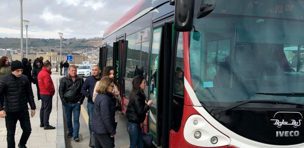 Deputatdan maraqlı təklif: “Bu şəxslər avtobuslardan pulsuz istifadə etməlidir”