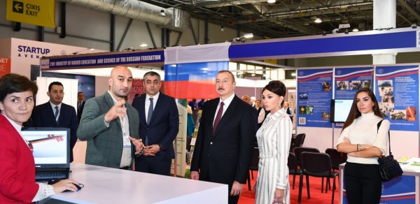 İlham Əliyev və xanımı “Bakutel-2019” sərgisində - FOTOLAR