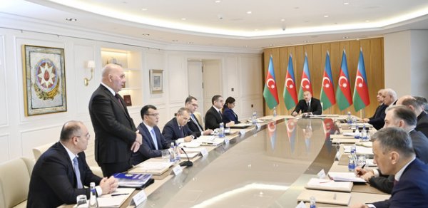Prezident müşavirədə Elman Rüstəmovu sorğu-suala tutdu