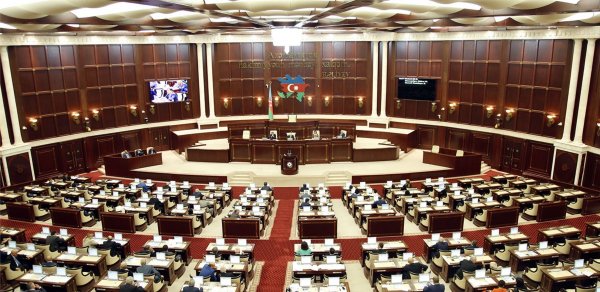 Deputatların hər birinə Yeni ilə görə 730 AZN verildi