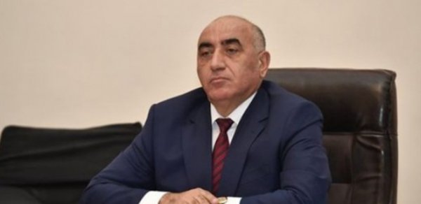 Həbs olunan başçının oğlu işdən çıxarıldı