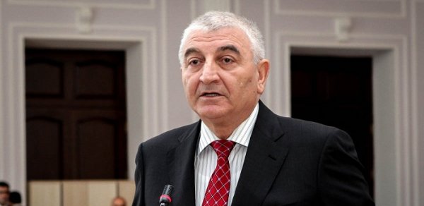 Elə namizədlər var deyir ki, “atamdan qalan əmlak yadımdan çıxıb” - Məzahir Pənahov