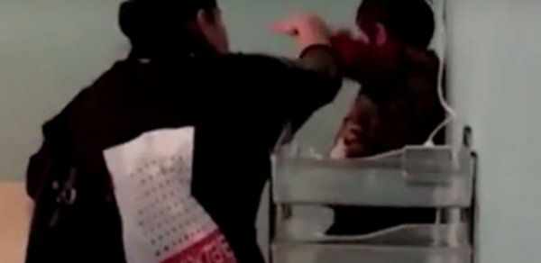 Bakıda azyaşlını döyən tərbiyəçi işindən qovuldu - Araşdırma başladı