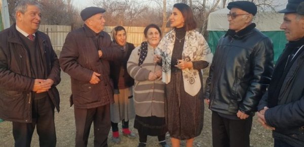 “Çox təsirləndim…” – Jalə Əliyeva seçicilərlə bir arada – FOTOLAR