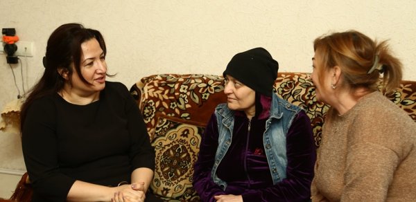 Pərvin Kərimzadə şəhid ailələrini ziyarət edib - FOTO