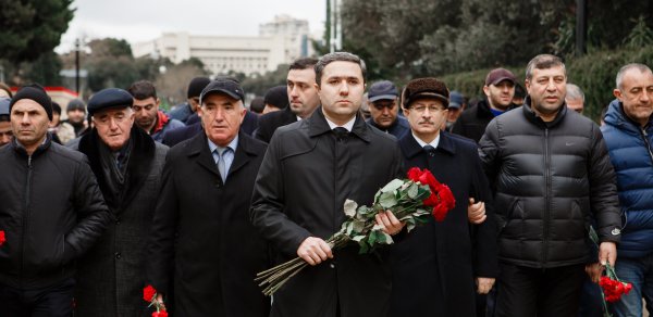Xaliq Hüseynov qərargah üzvləri ilə Şəhidlər Xiyabanını ziyarət etdi - FOTO - VİDEO