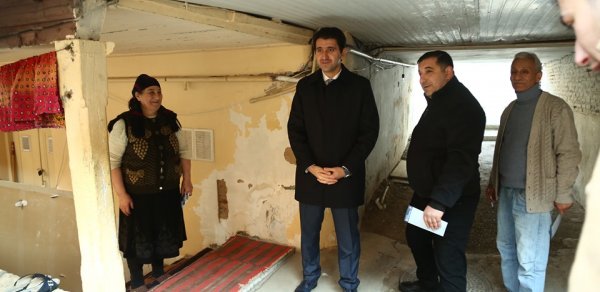 38 saylı dairənin seçiciləri: "Birmənalı olaraq Naqif Həmzəyevə səs verəcəyik"