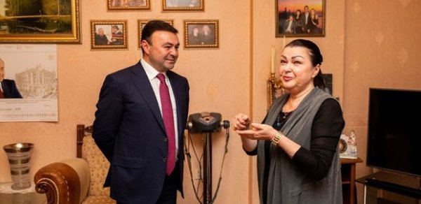 Elnur Allahverdiyev təşviqat çərçivəsində Xalq artistinin qonağı oldu - FOTO