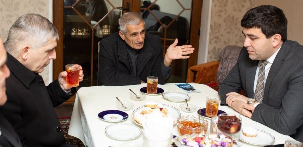 Müşfiq Cəfərovun sakinlərlə görüşləri davam edir - FOTOLAR