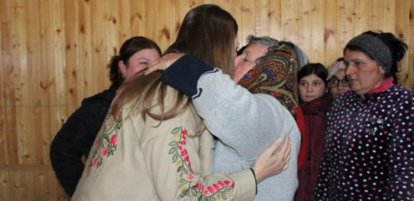 Qənirə Paşayeva Abulbəyli kəndində yüzlərlə seçici ilə görüşüb - FOTOLAR